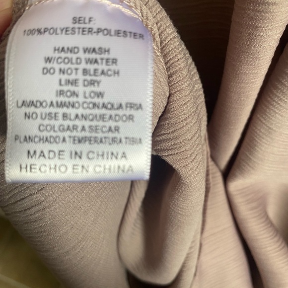 Short sleeved blouse with ruffle detail in back - Picture 5 of 5